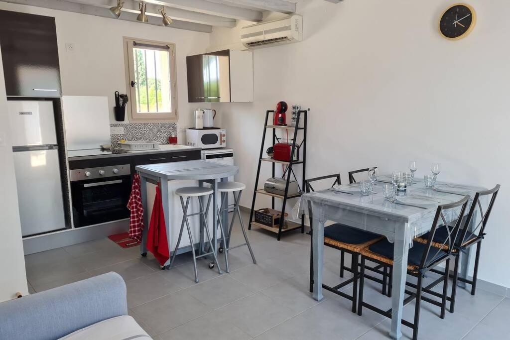 Appart Cosy Avec Son Exterieur Chaleureux,Piscine Et Parking Prive Фонвией Екстериор снимка