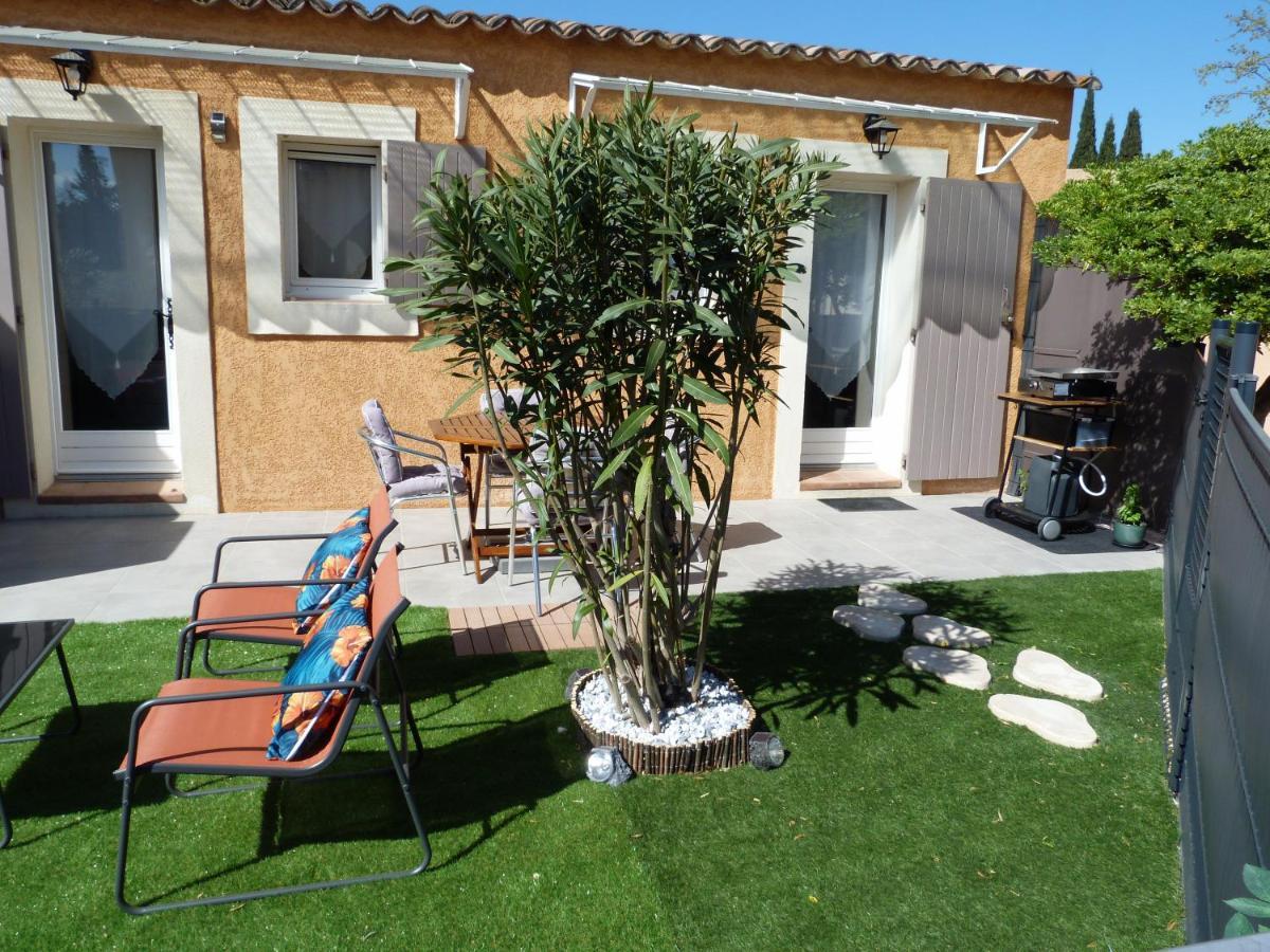 Appart Cosy Avec Son Exterieur Chaleureux,Piscine Et Parking Prive Фонвией Екстериор снимка
